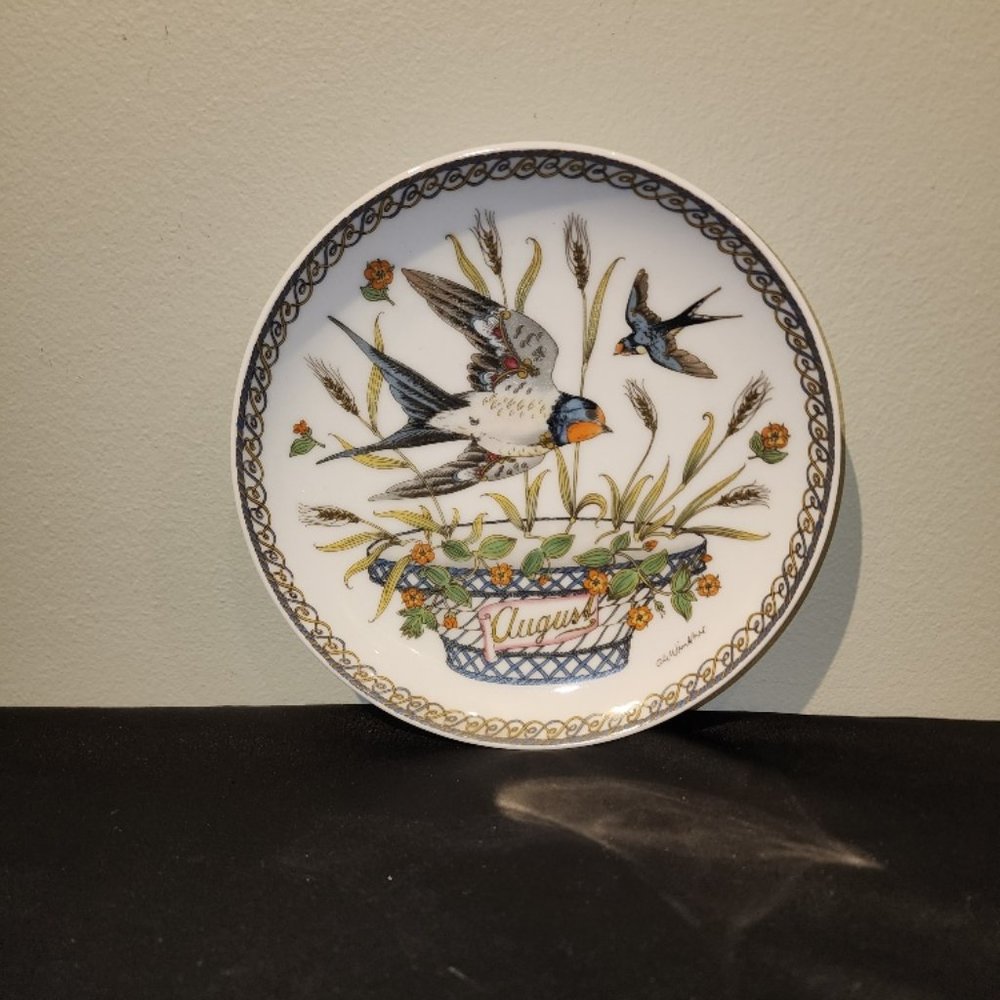 Vintage Hutschenreuther Ole Winther Collector's Bird Plate: August